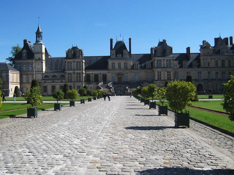 Zmok Fontainebleau - pohad od vstupu