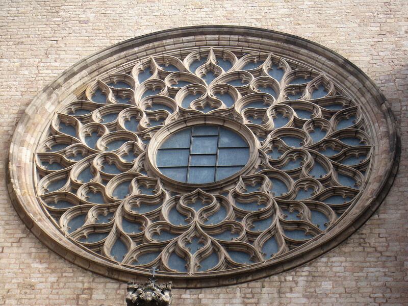 Santa Maria del Mar - rozetov okno nad vstupom