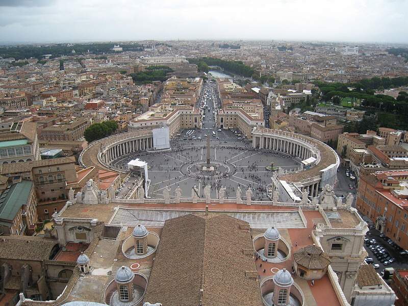 Bazilika sv. Petra - vhad z kupoly na nmestie sv. Petra