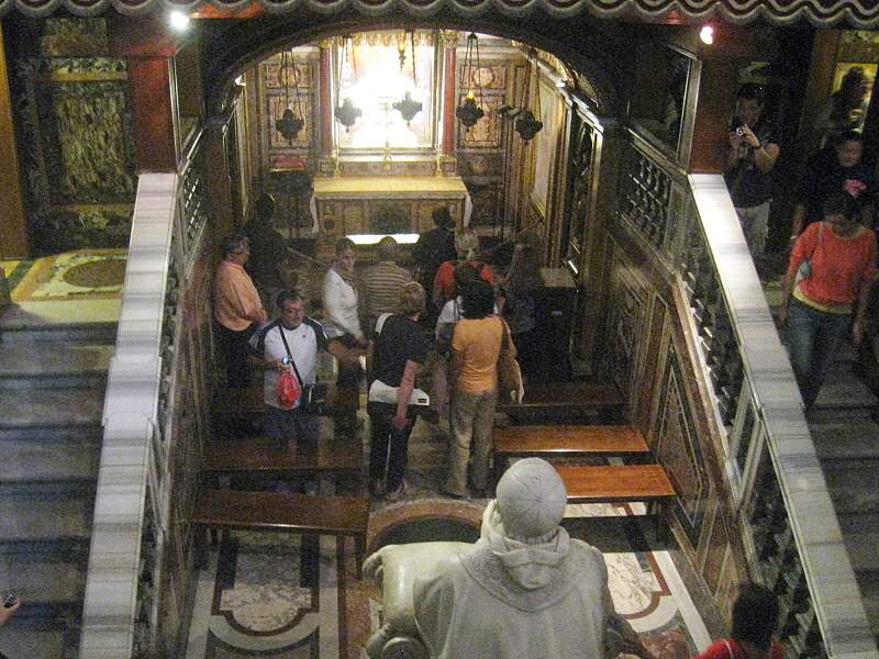 Bazilika Santa Maria Maggiore - relikvie pod baldachnom - Jeikove jasliky
