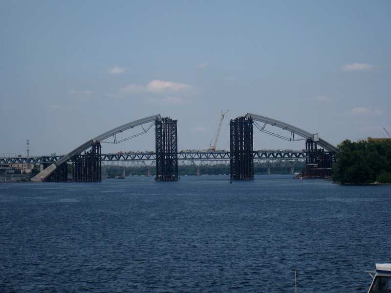 Jeden z mostov ponad Dneper