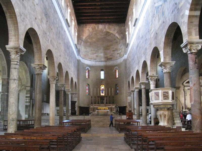 Bazilika sv. Fredina - hlavn lo