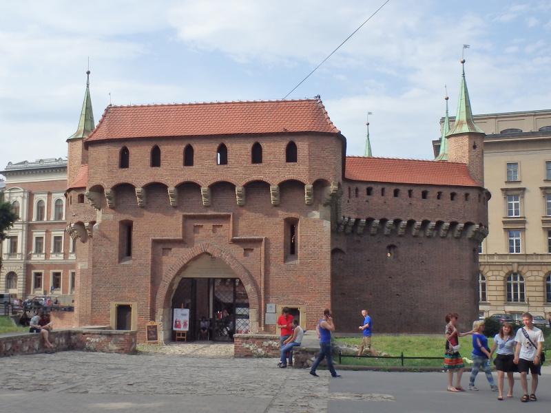 Barbacan - obrann stavba so strieami z konca 15. storoia