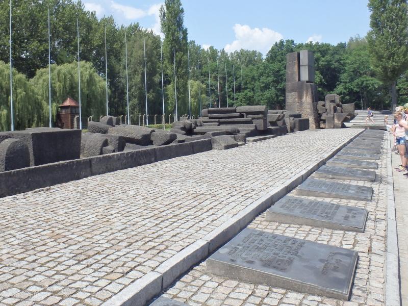 Auschwitz II.- pamtnk na mieste plynovej komory