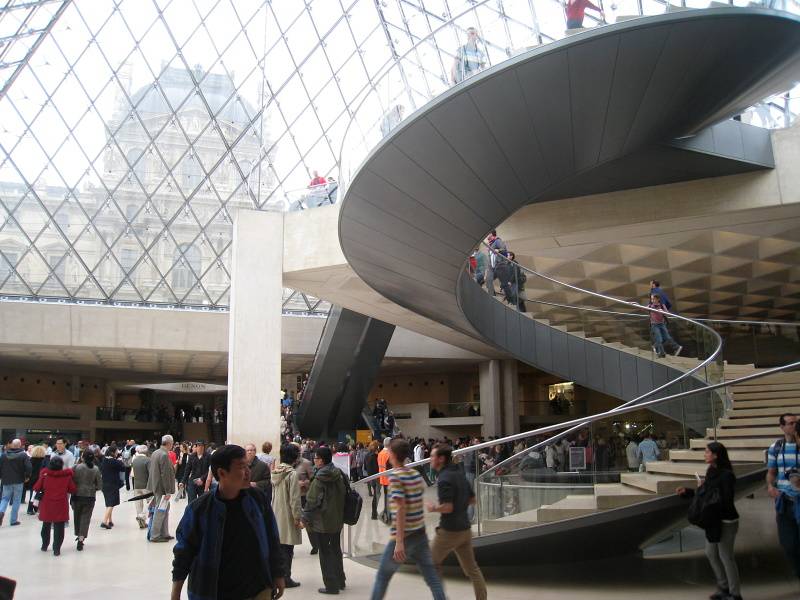 Louvre - pod pyramdou