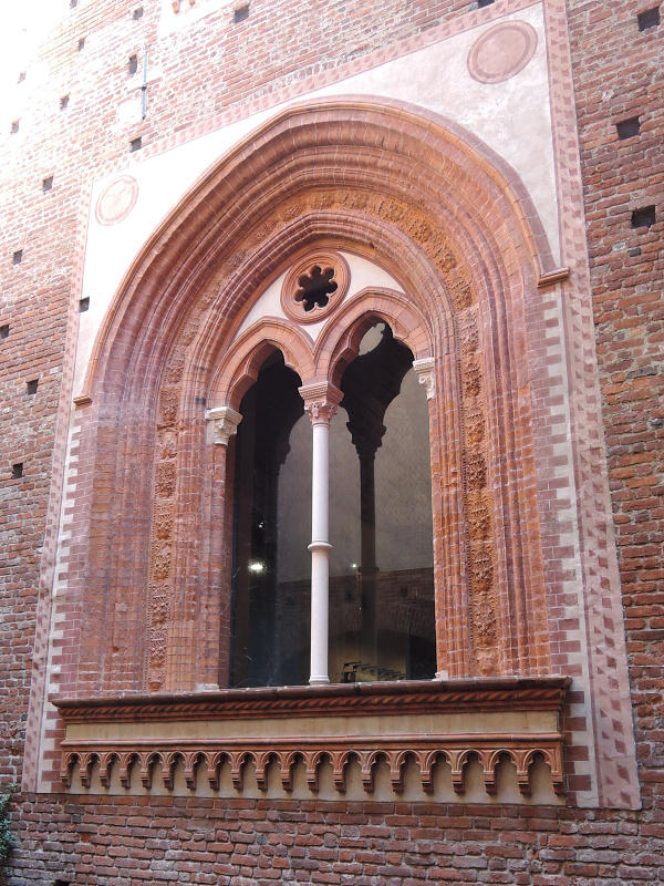 Castello Sforzesco - uzavret dvor