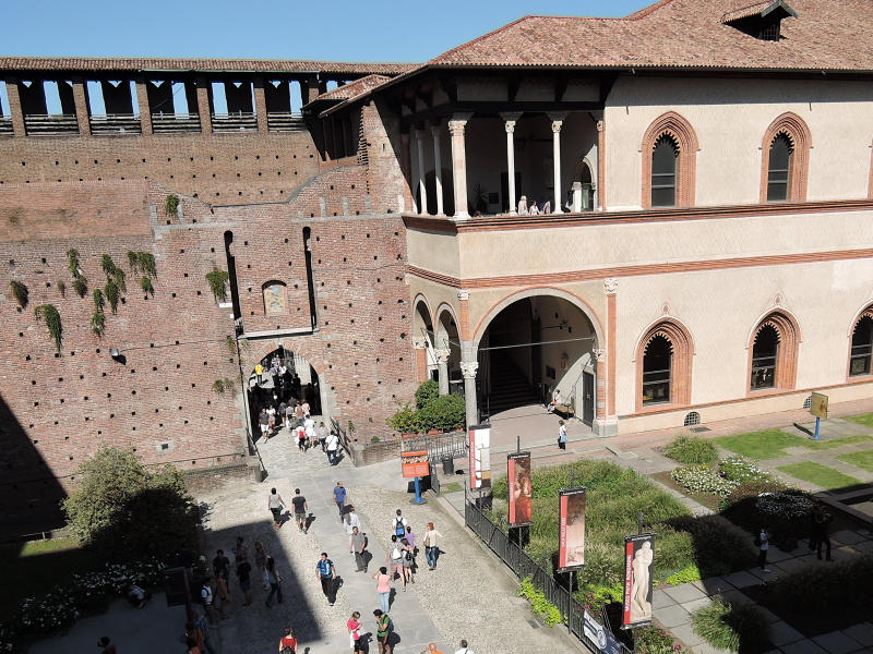 Castello Sforzesco - vhad z nenpadnej terasy