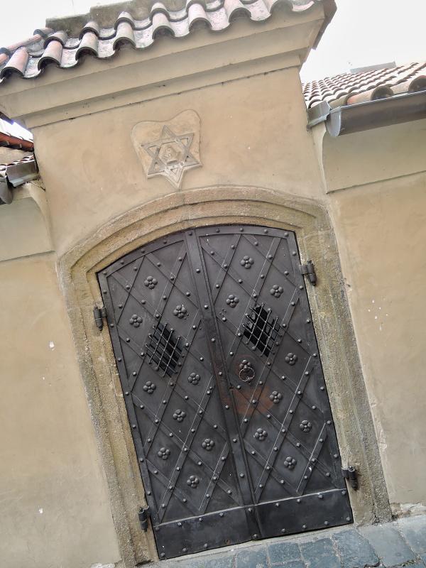 Staronov synagga - vstup