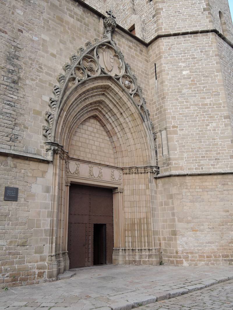 Kltor Santa Maria de Pedralbes - vstup do kostola