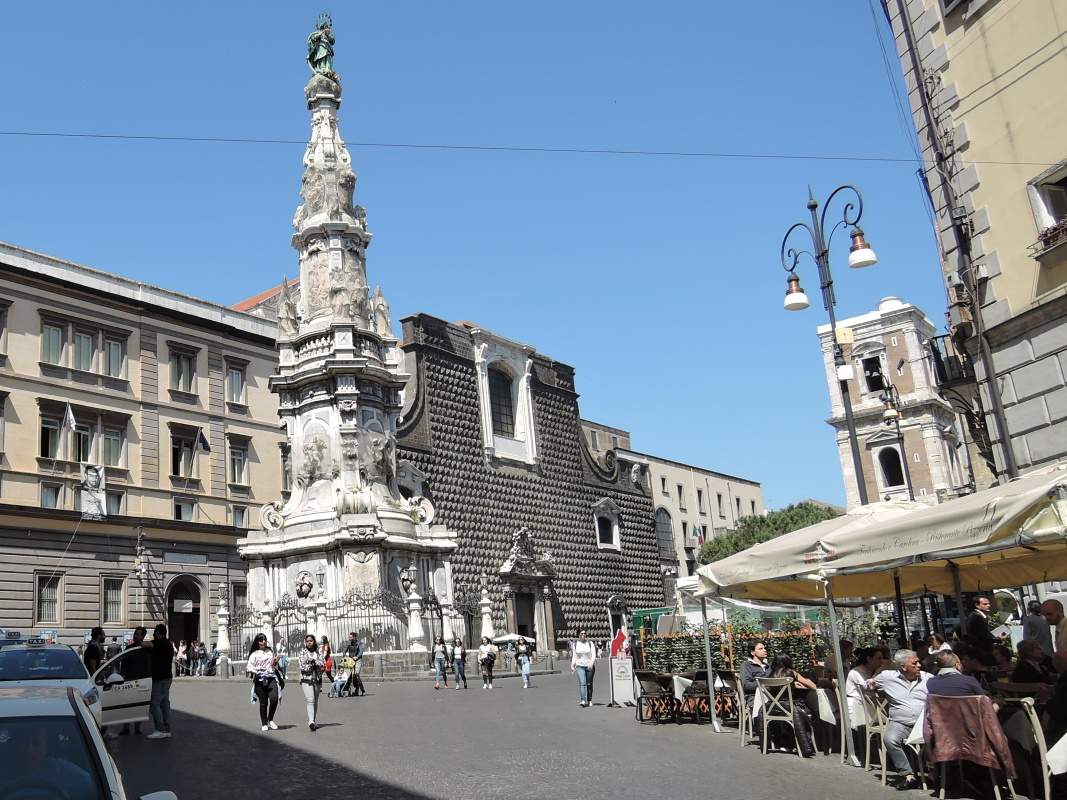 Piazza del Gesu Nuovo s Immaculatou