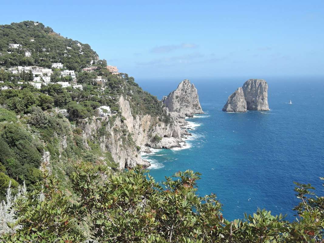 Capri - Augustove zhrady - vhad na Faraglioni