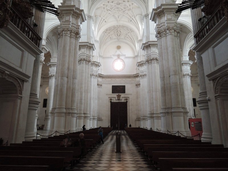 Katedrla v Granade - pohad od hl. oltra k vstupu