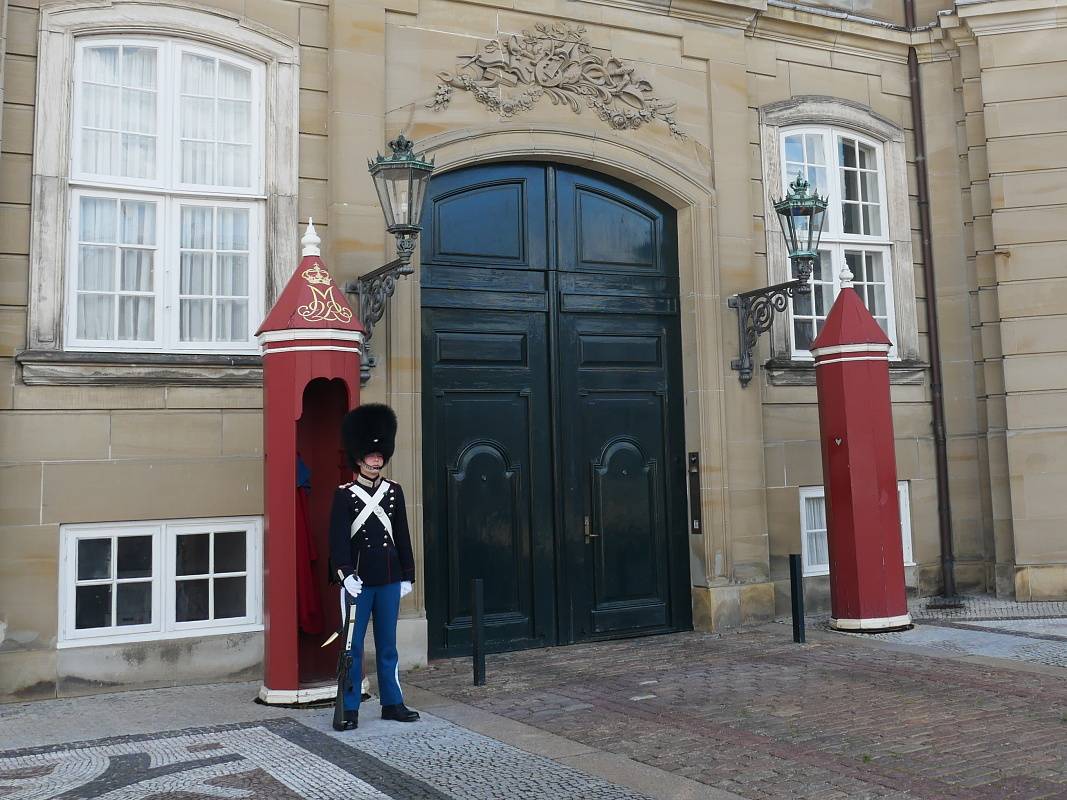 Amalienborg - str pred palcom Frederika VIII. - zimn sdlo dnskej krovskej rodiny