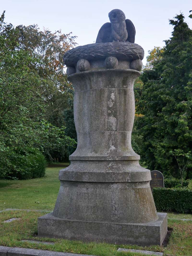 Assistens cintorn - hrob Nielsa Bohra