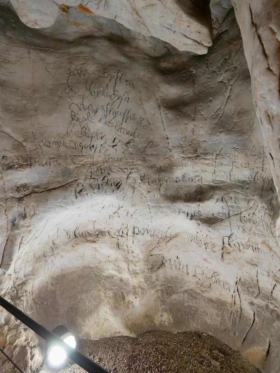 Jasovsk jaskya - vabachom psan npis z roku 1452, hovoriaci o vazstve bratrckych vojsk nad J. Huadym pri Luenci