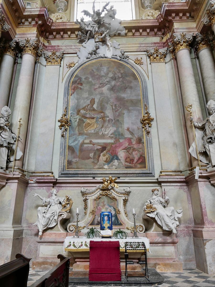 Kltor Jasov - Kostol sv. Jna Krstitea - oltr sv. Augustna s relikviou blahoslavenho cisra Karola