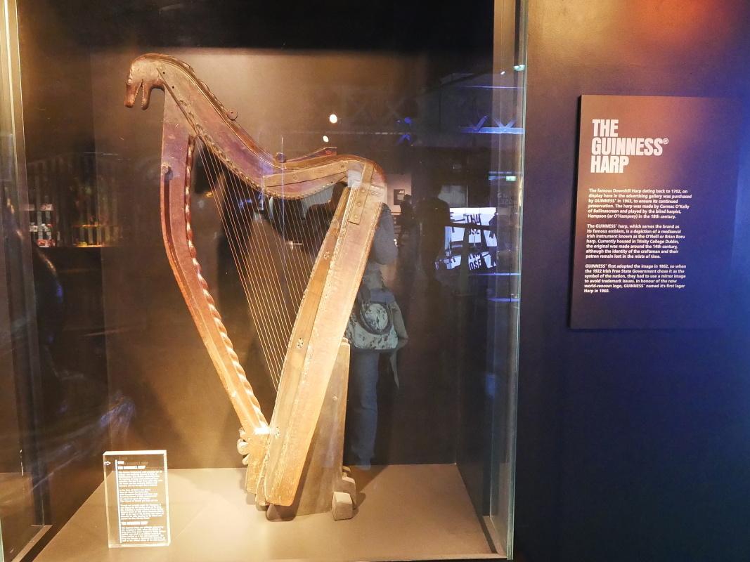 pivovar Guinness - harfa, nrodn symbol rska, njdete ju v znaku Guinessu i Ryanairu