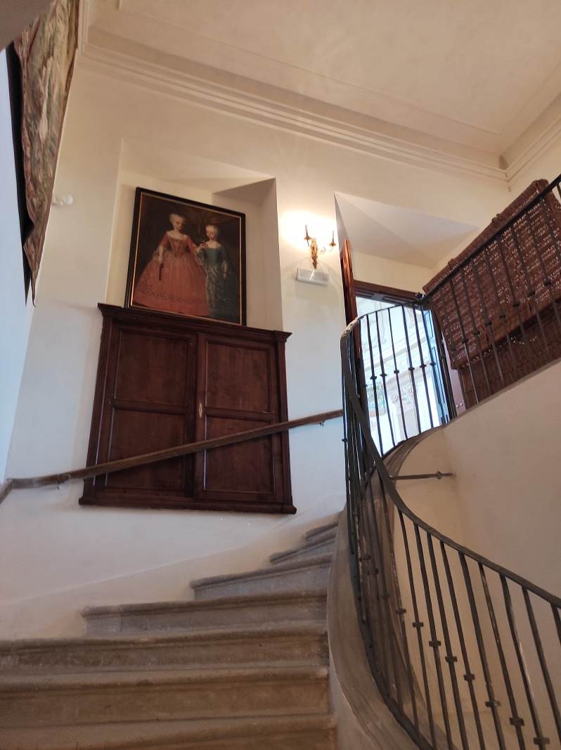 Veltrusy - vntorn schody na poschodie
