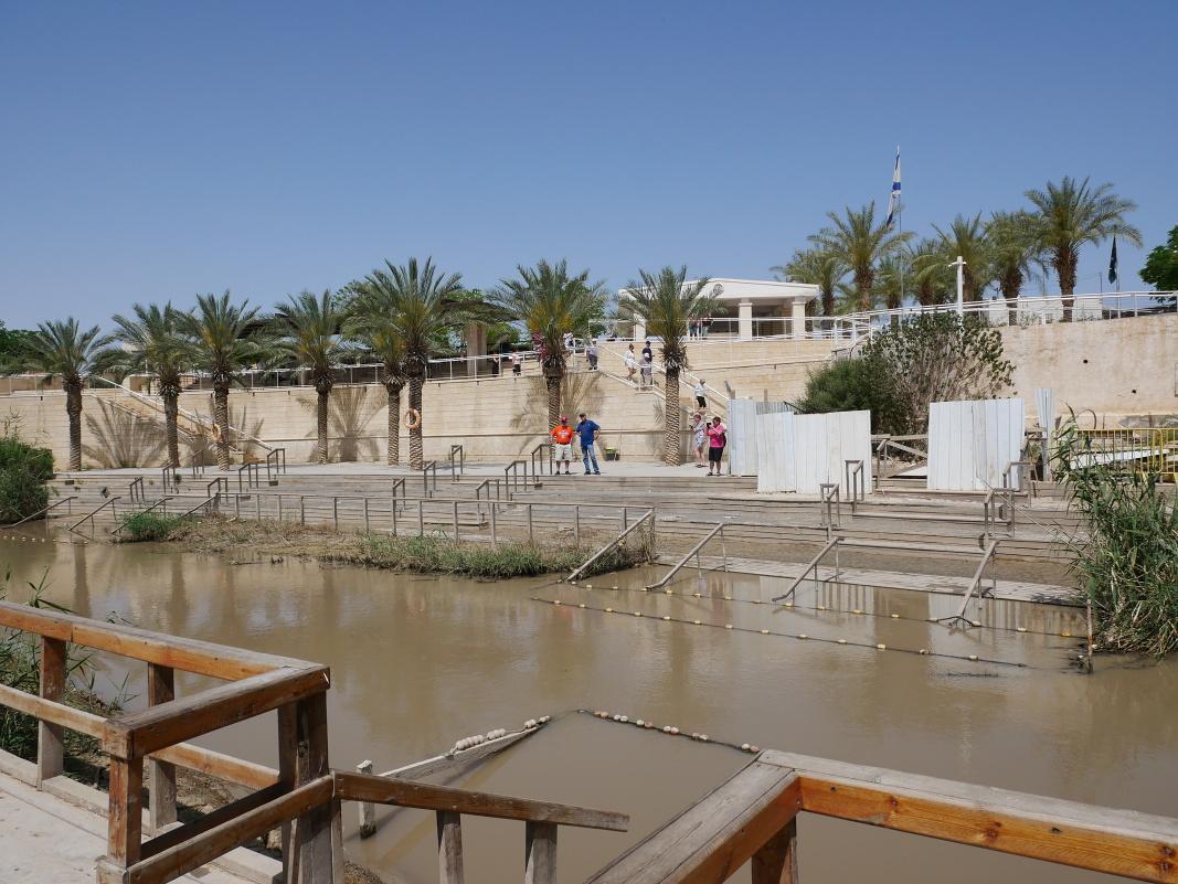 Miesto krstu Jeia Krista - rieka Jordn a za ou Izrael, resp. zpadn breh Jordnu - Palestna