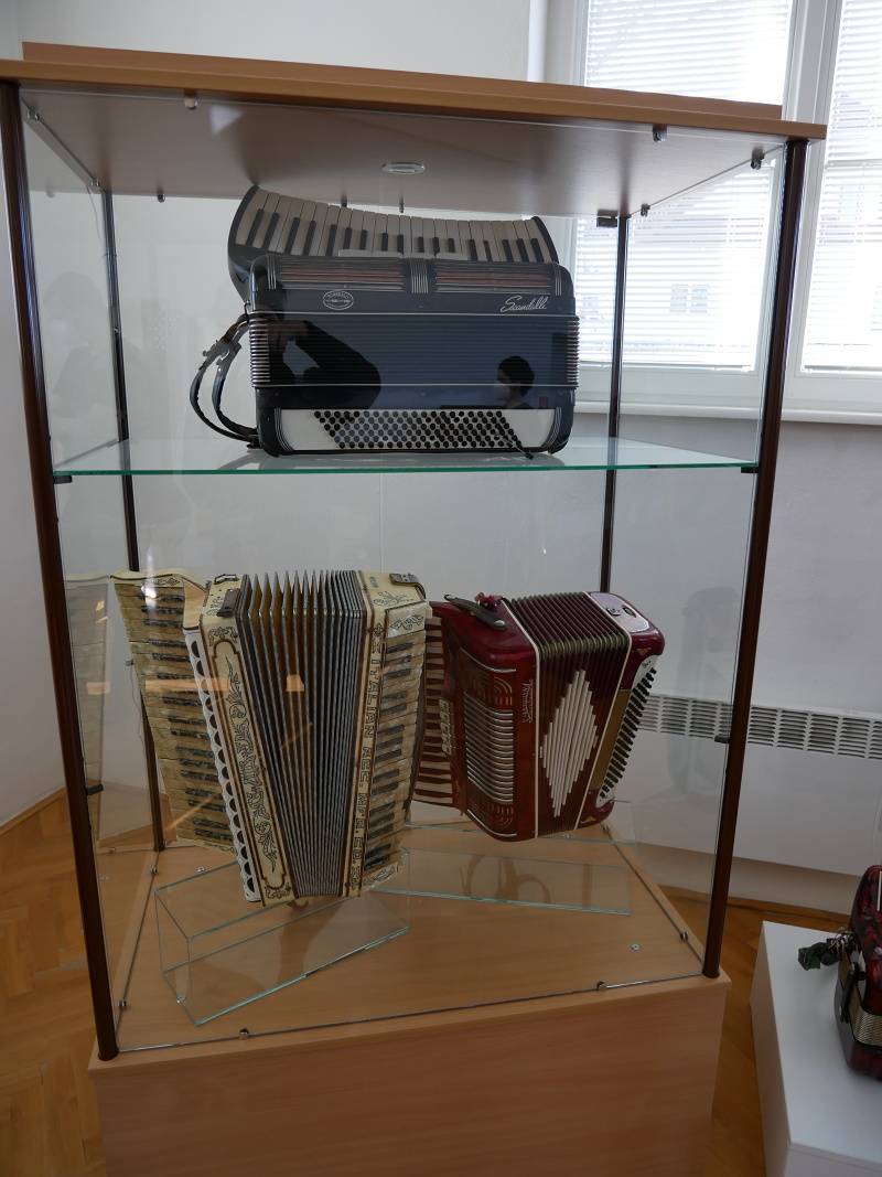 Letohrdok Dardanely - harmonika s klvesami na oboch stranch (tradine s na jednej stranbe gombky)
