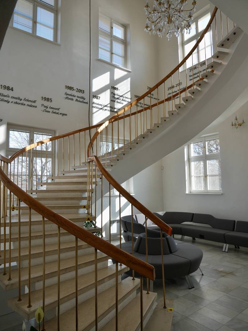 Letohrdok Dardanely - schodisko na poschodie