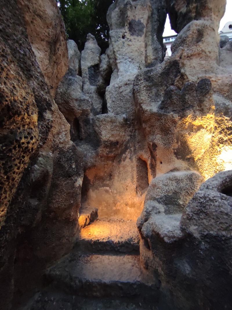 Osvetelen Grotta poas smraku