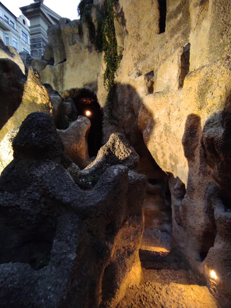Osvetelen Grotta poas smraku