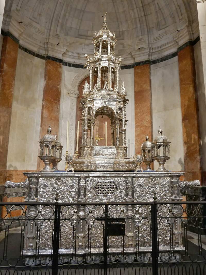 Katedrla v Cdize - kaplnka so striebornm svtostnkom, v ktorom sa nos Boie telo pri procesich