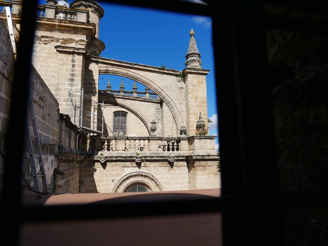 Katedrla v Jerezi - kuk z okienka vee na strechu Katedrly