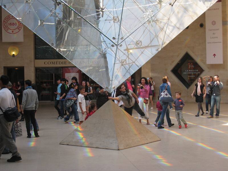 Louvre - obrátená pyramída