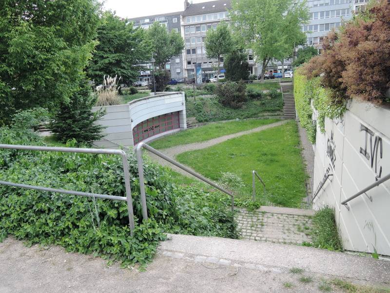 Hansplatz park - niečo zanedbané majú aj tu