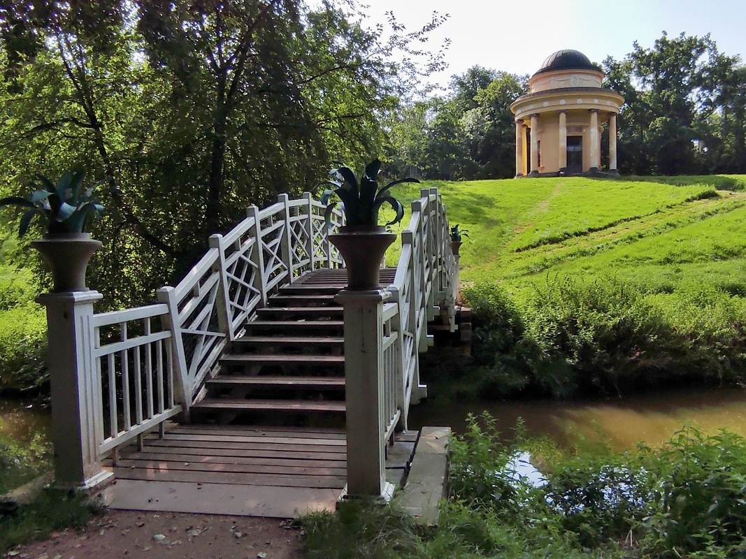 Veltrusy - Chrám obrancov vlasti a priateľov záhrad a vidieka