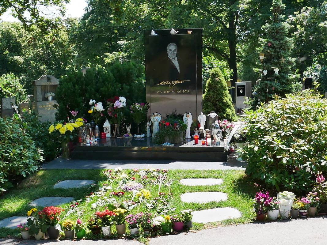 Cintorín Malvazinky - hrob Kala Gotta