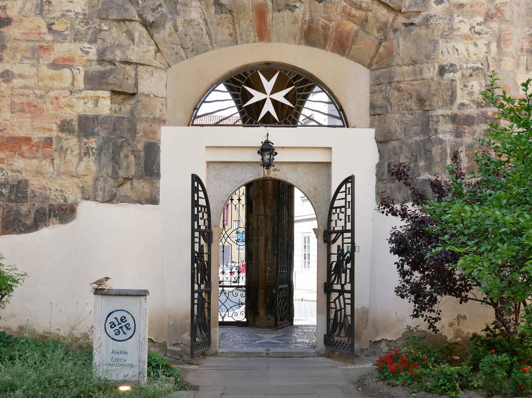 Komenda Maltézskych rytierov - východ