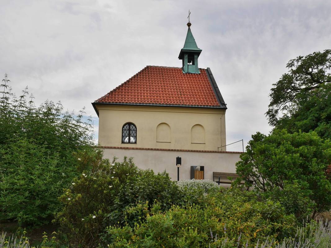 Cez Ornamentálnu záhradu som zamierila k viniciam a Kaplnke sv. Kláry