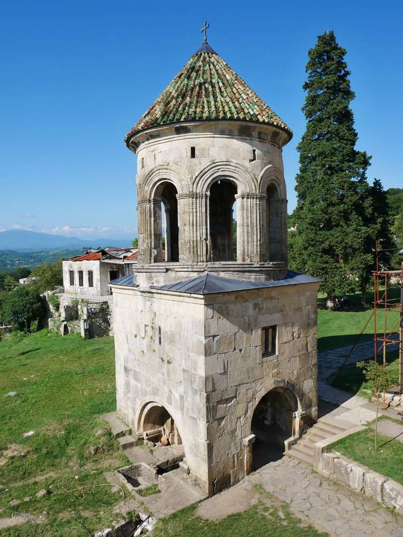 Kláštor Gelati - zvonica z vyhliadky Kostola sv. Mikuláša