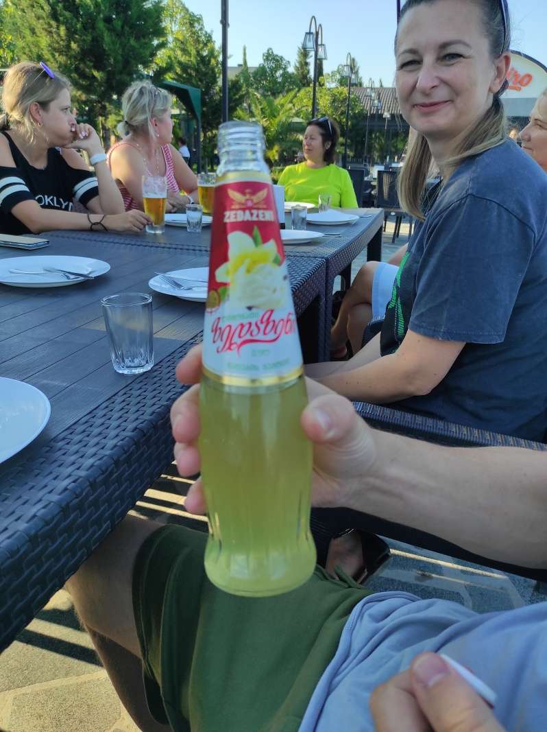 Kutaisi - reštaurácia Sanapiro - výborné lokálne malinovky