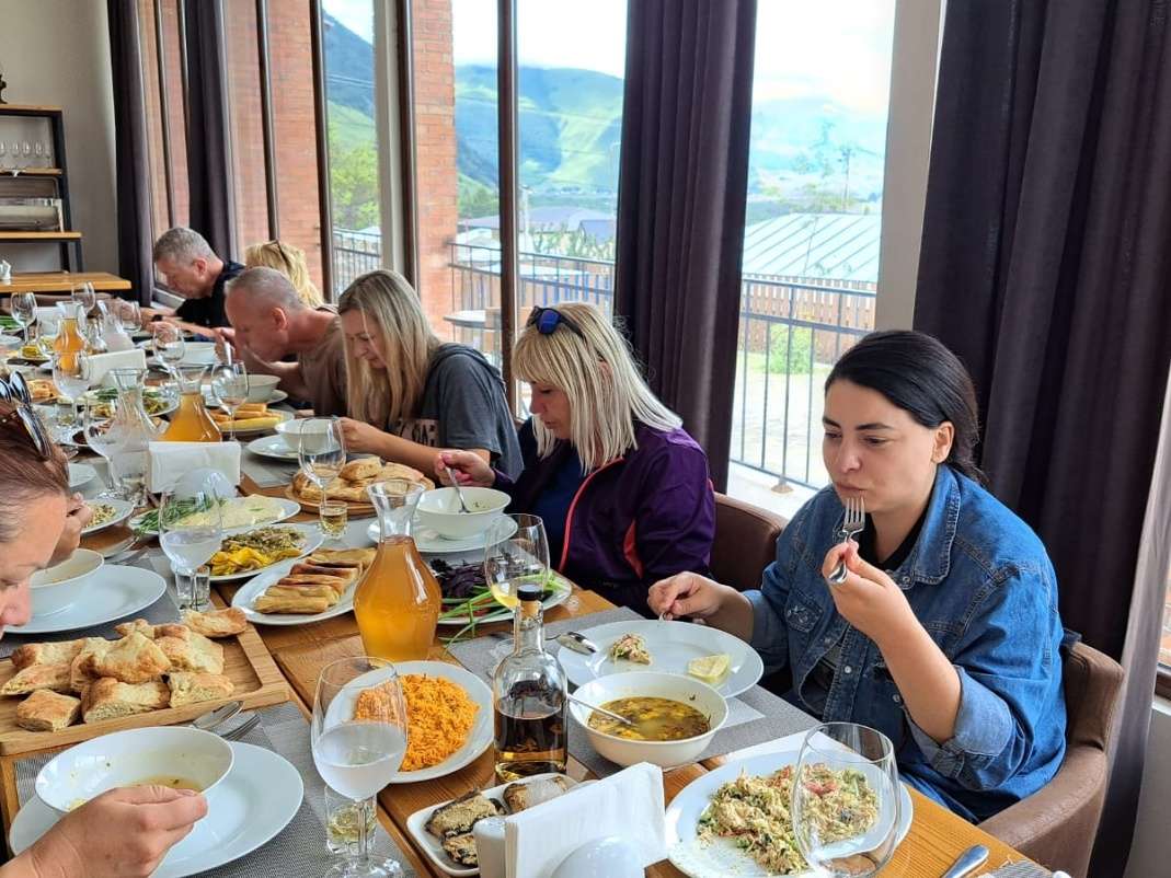 Gruzínsky obed v Stepancminda