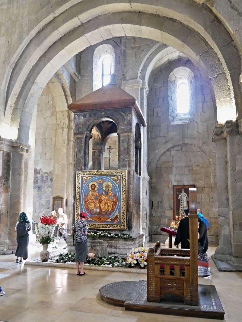 Mccheta - Katedrála Sveticchoveli - stĺp, pod ktorým je Sidóniin hrob s Kristovým rúchom