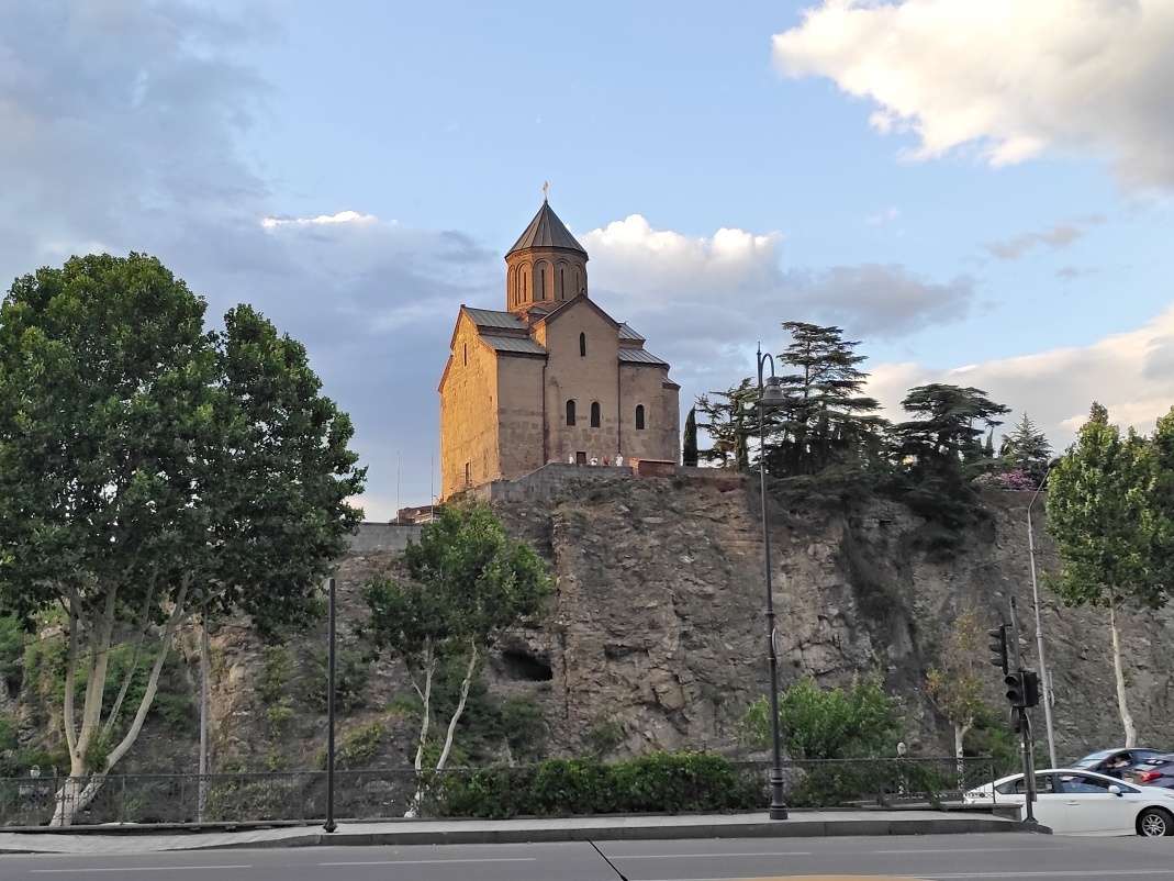 Tbilisi - Katedrála narodenia Matky Božej v Metechi