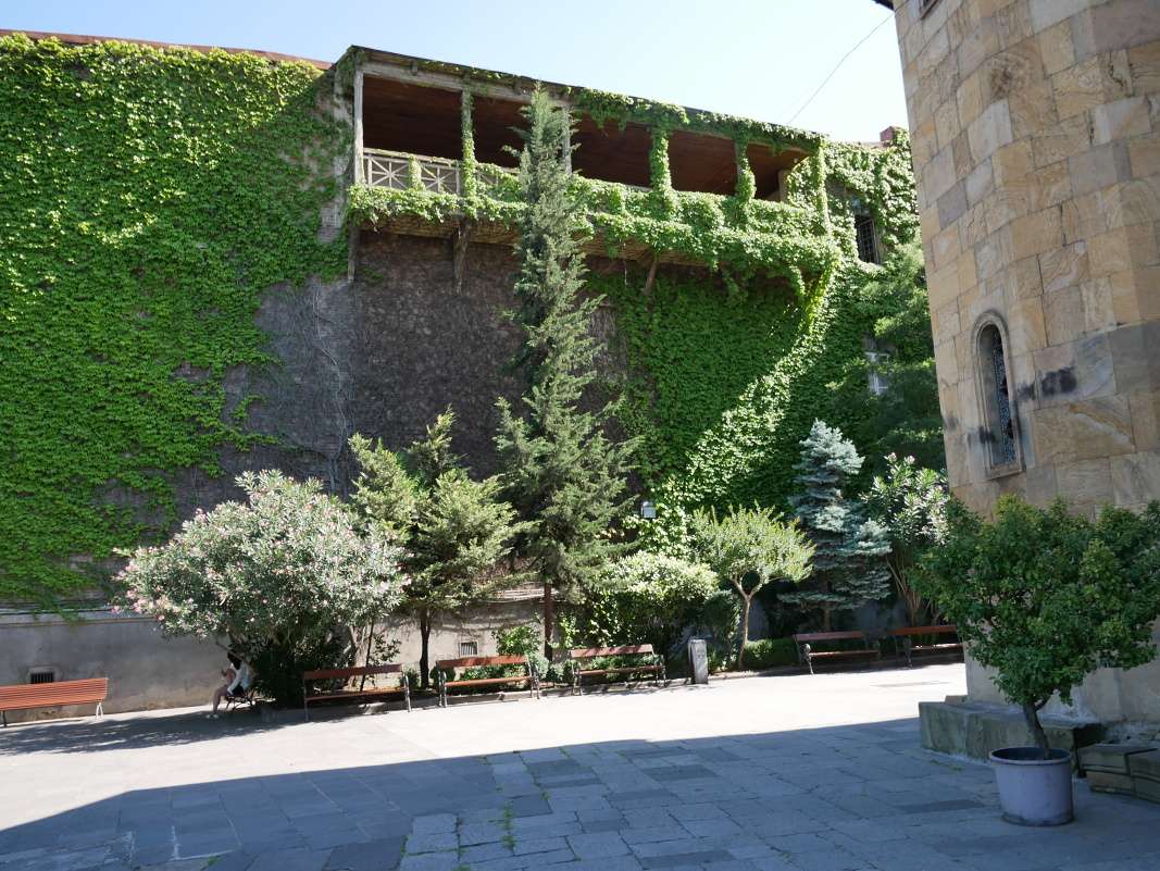 Katedrála Tbulisi Sioni - dom vedľa Katedrály
