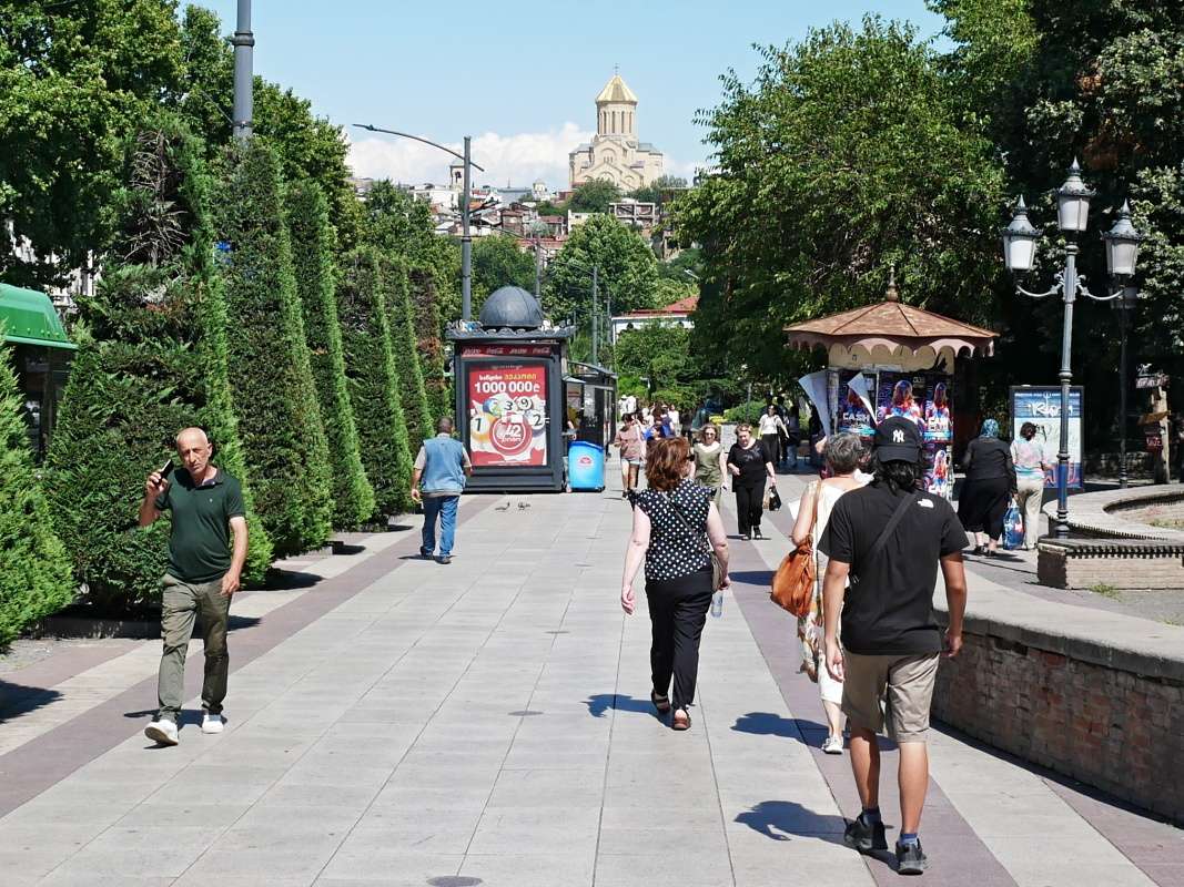 Sameba nad ulicou Nikoloza Baratashviliho