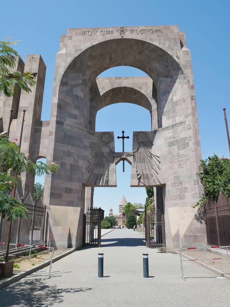 Kláštorný komplex Ečmiadzin - vstup