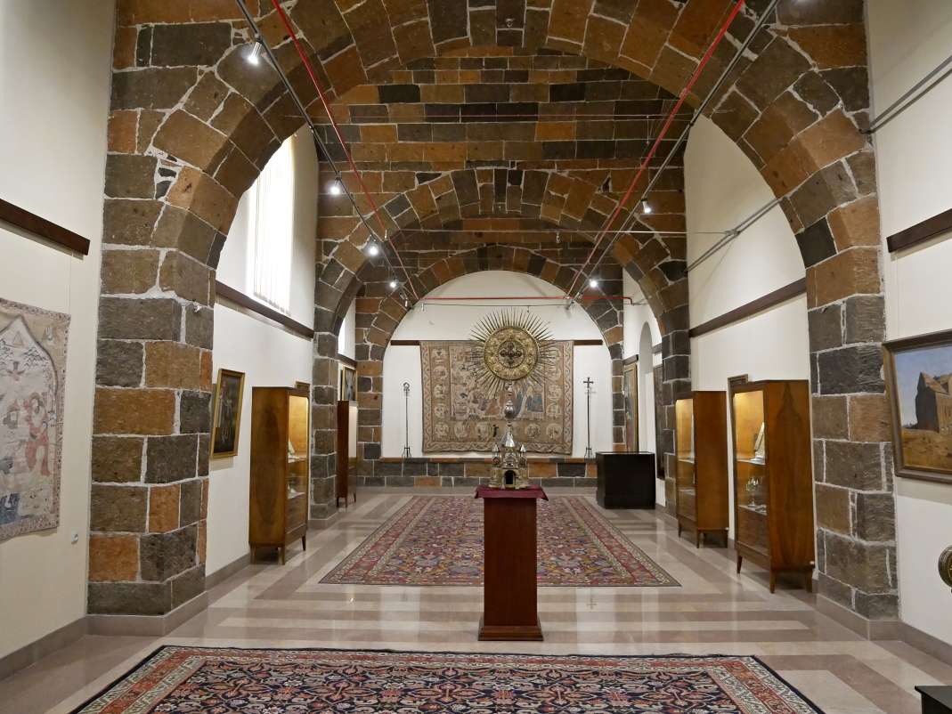 Múzeum Ečiadzinu - prenesené z pokladnice rekonštruovanej Katedrály