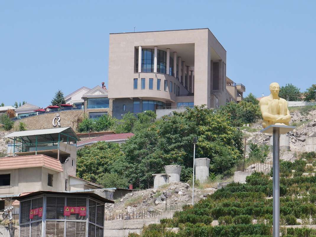 Jerevan - dom Charlesa Aznavoura pri Kaskádovom komplexe, dnes múzem