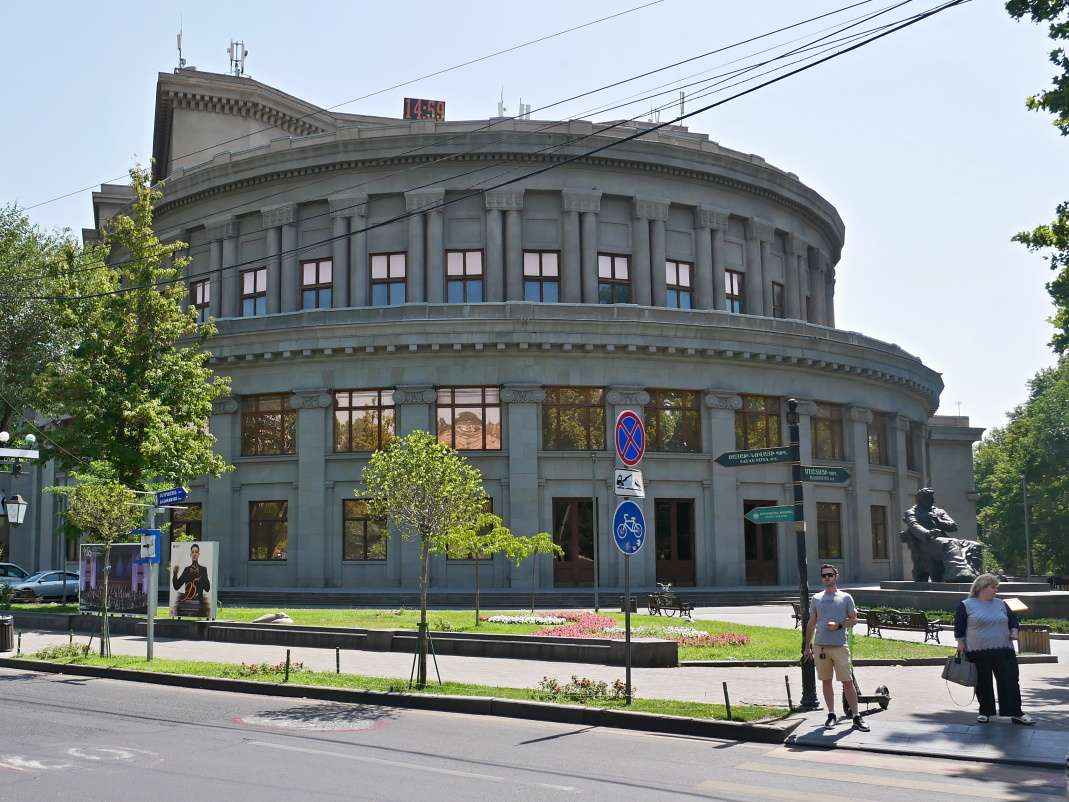 Národné akademické divadlo opery a baletu