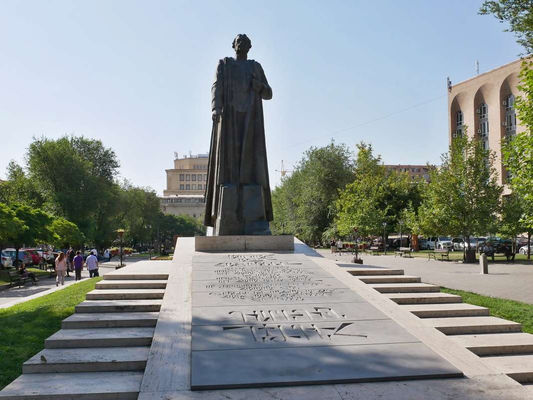 Socha Garegin Nzhdeh v Chačar parku