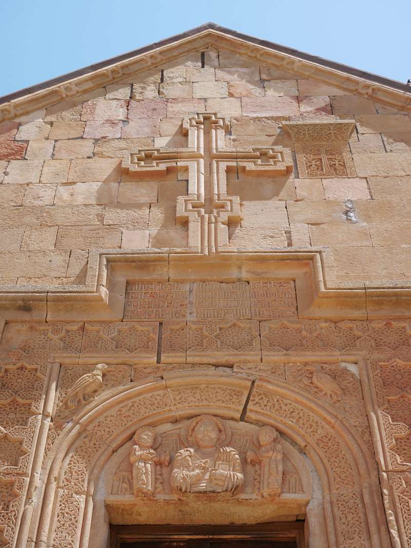 Noravank - kostol Surb Astvatsatsin (Presvätej Bohorodičky)