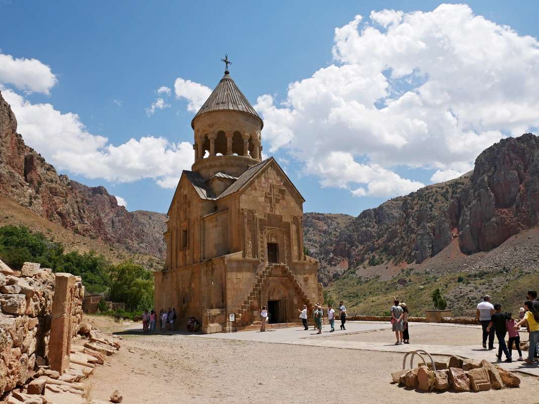 Noravank - kostol Surb Astvatsatsin (Presvätej Bohorodičky)