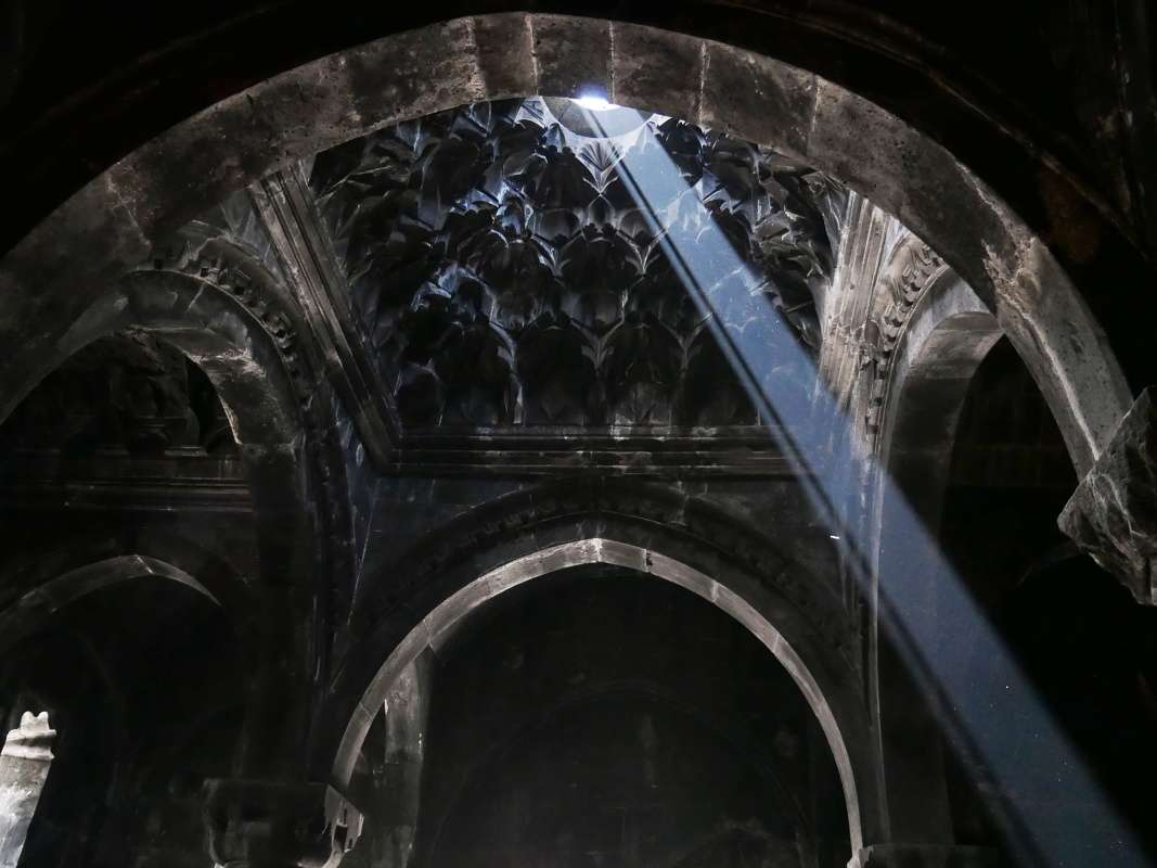 Geghard - naspäť v gavite, r.1215